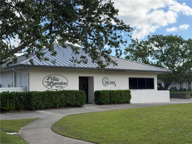 31 Plantation Drive 201, Vero Beach, FL 32966