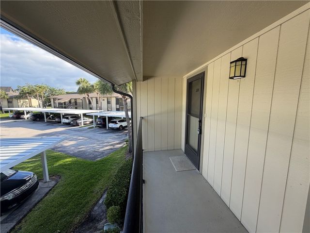 31 Plantation Drive 201, Vero Beach, FL 32966