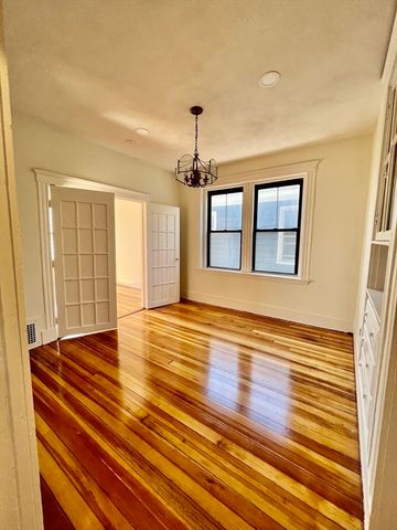 48 Endicott Street 2R, Salem, MA 01970