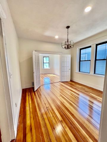 48 Endicott Street 2R, Salem, MA 01970