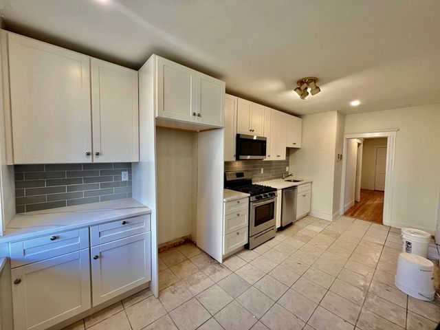 48 Endicott Street 2R, Salem, MA 01970