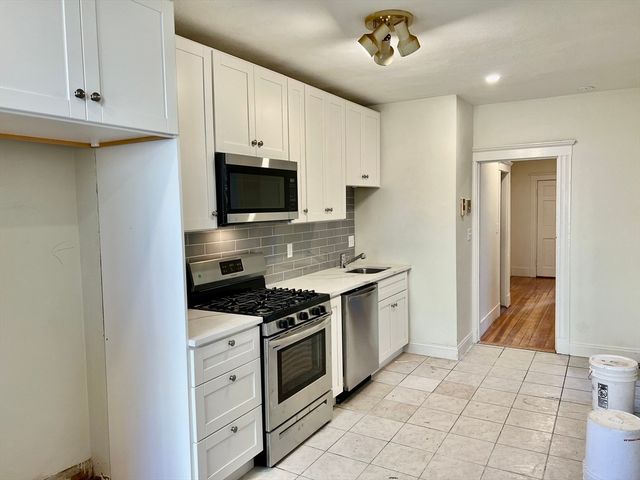 48 Endicott Street 2R, Salem, MA 01970