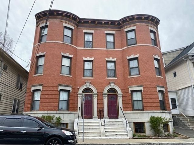 48 Endicott Street 2R, Salem, MA 01970
