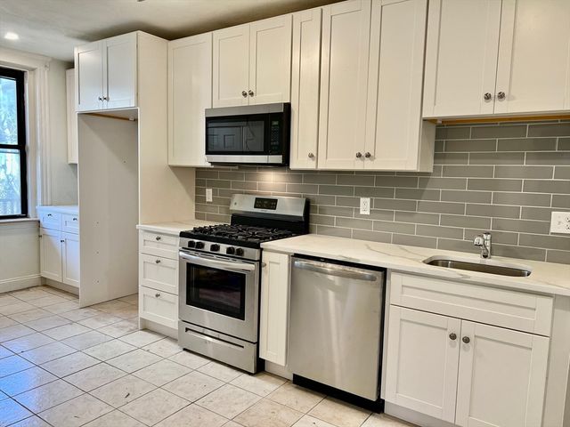 48 Endicott Street 2R, Salem, MA 01970
