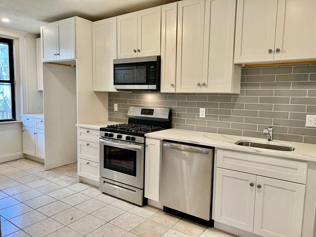 48 Endicott Street 2R, Salem, MA 01970