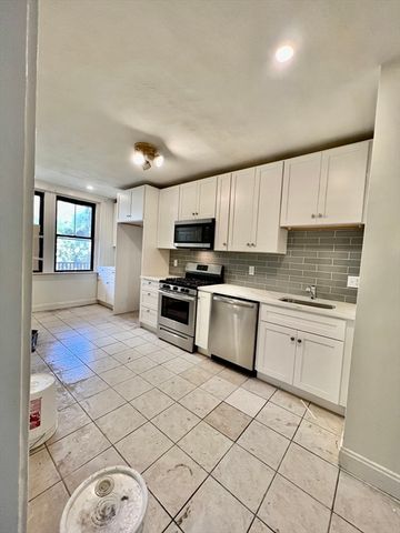 48 Endicott Street 2R, Salem, MA 01970
