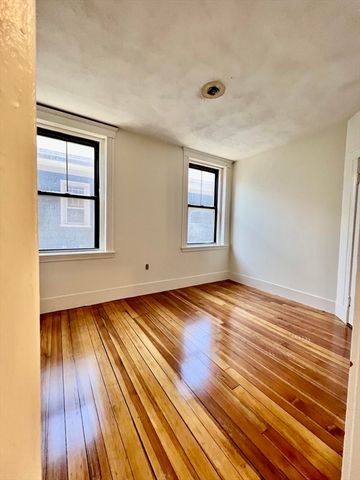 48 Endicott Street 2R, Salem, MA 01970