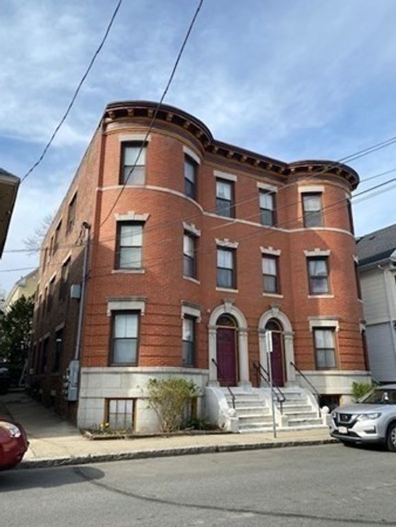 48 Endicott Street 2R, Salem, MA 01970