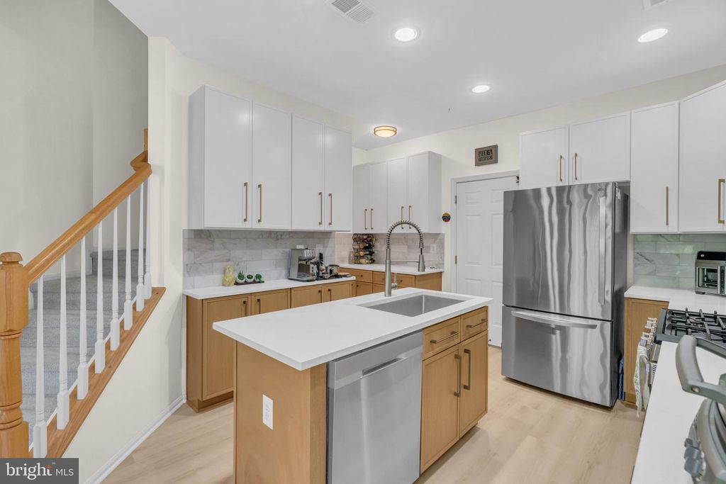9816 PICKENS PL, Manassas Park, VA 20111