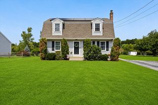 34 Stanley St, Attleboro, MA 02703