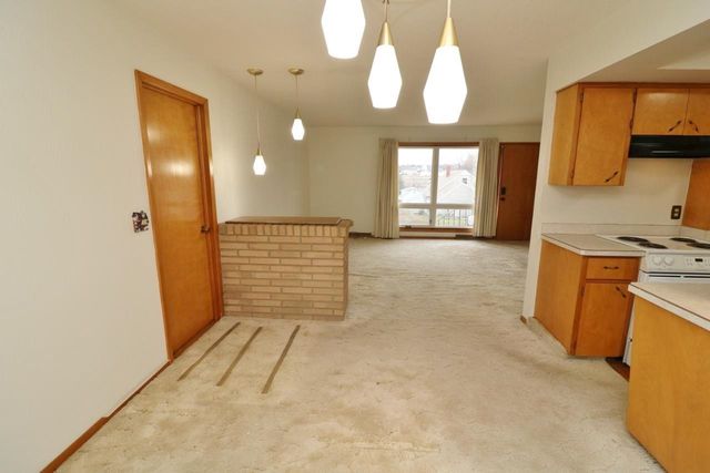 425 11th Ave NE, Minot, ND 58703