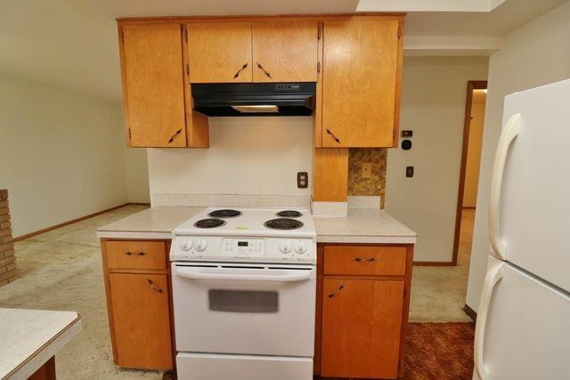 425 11th Ave NE, Minot, ND 58703