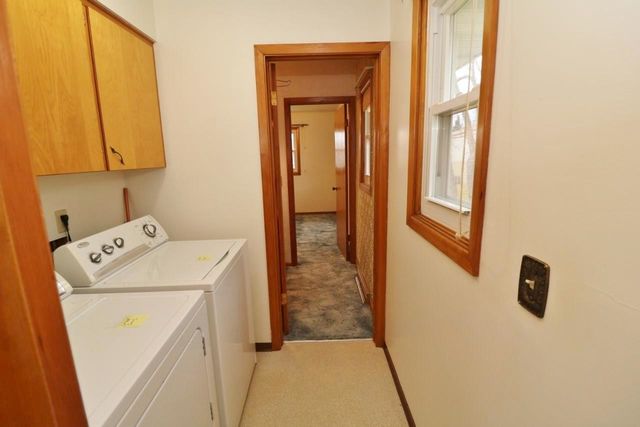 425 11th Ave NE, Minot, ND 58703