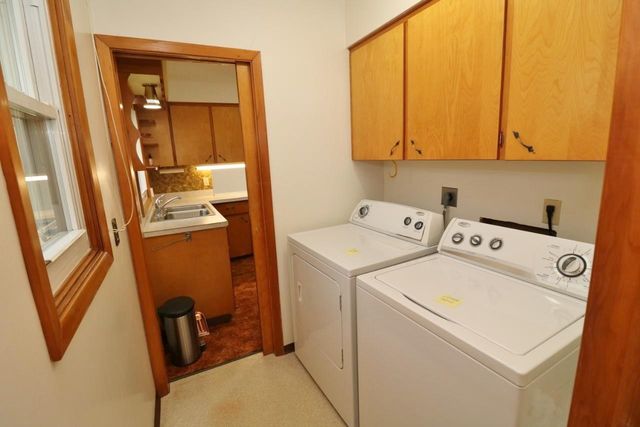 425 11th Ave NE, Minot, ND 58703