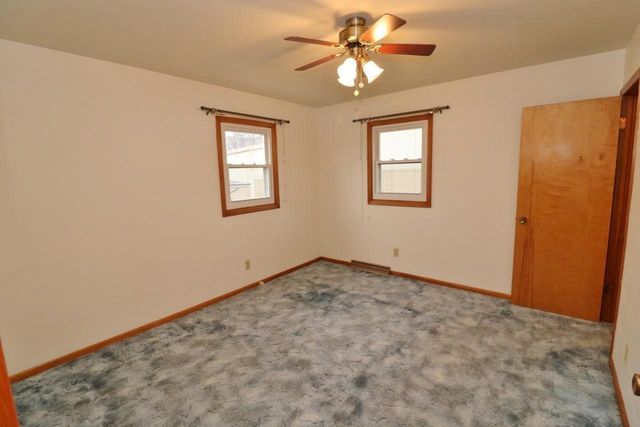 425 11th Ave NE, Minot, ND 58703