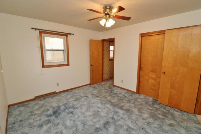 425 11th Ave NE, Minot, ND 58703