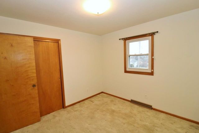 425 11th Ave NE, Minot, ND 58703