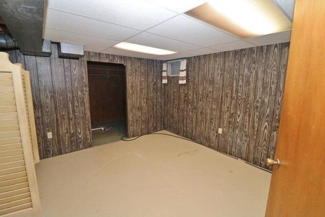 425 11th Ave NE, Minot, ND 58703