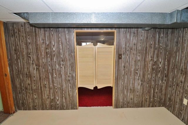 425 11th Ave NE, Minot, ND 58703