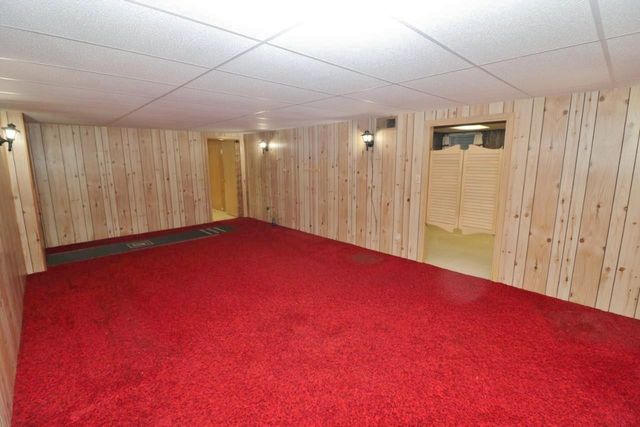 425 11th Ave NE, Minot, ND 58703