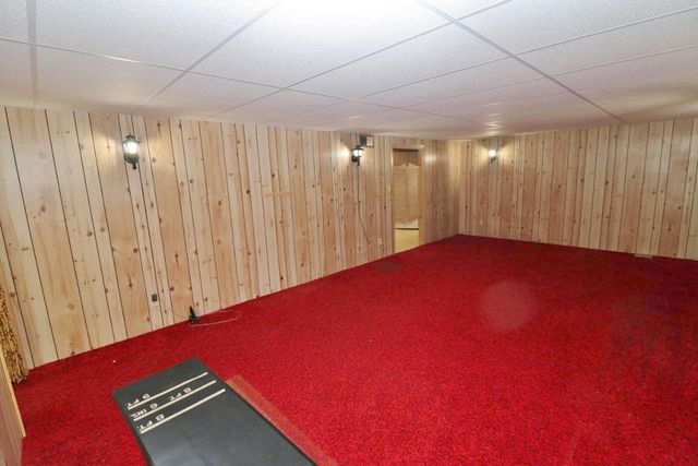 425 11th Ave NE, Minot, ND 58703