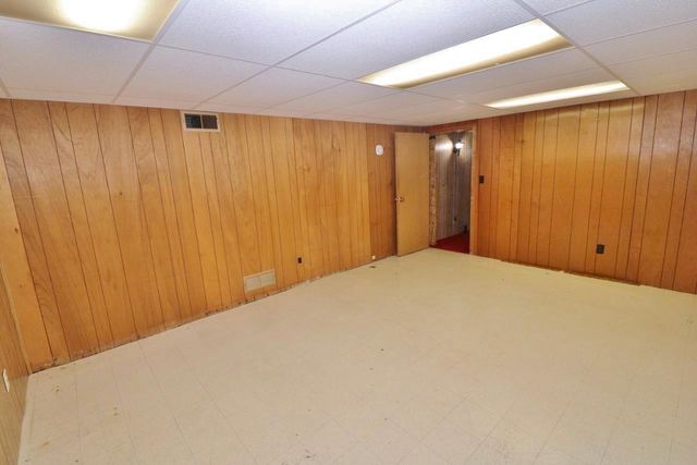 425 11th Ave NE, Minot, ND 58703