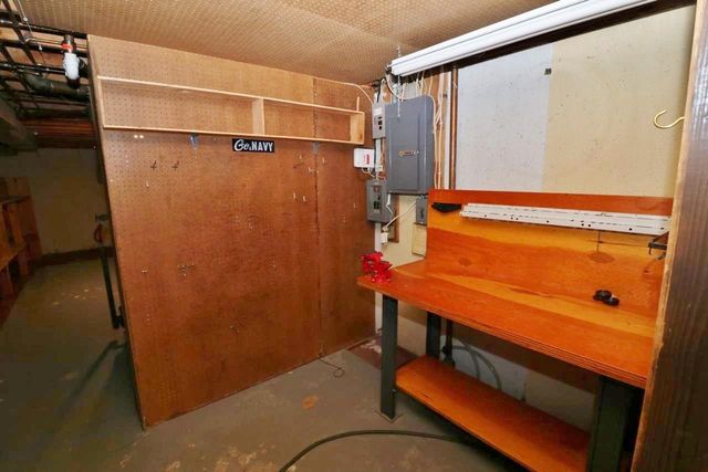 425 11th Ave NE, Minot, ND 58703