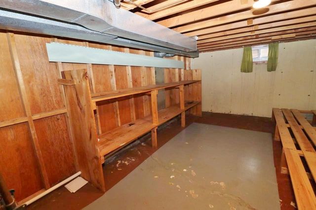 425 11th Ave NE, Minot, ND 58703