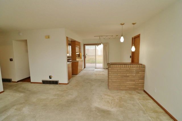 425 11th Ave NE, Minot, ND 58703