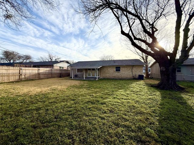 1222 Saturn Drive, Cedar Hill, TX 75104
