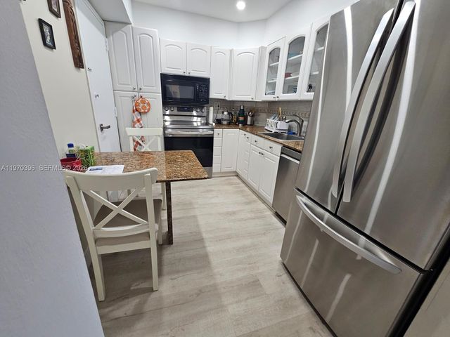 300 Bayview Dr 2101, Sunny Isles Beach, FL 33160