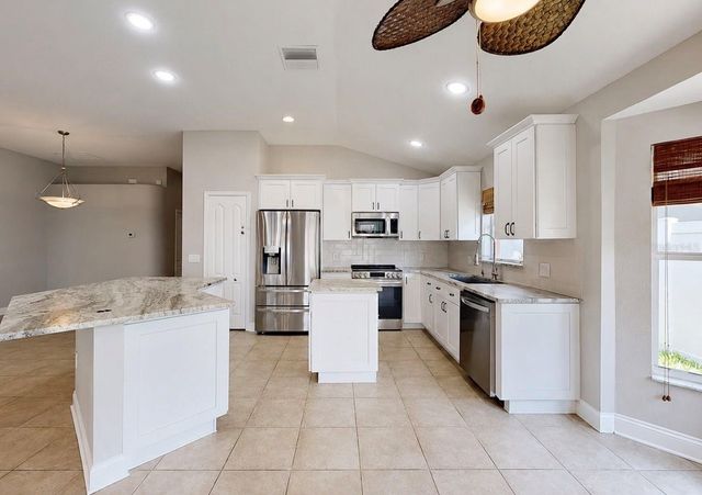 1836 RAVEN GLEN DRIVE, Ruskin, FL 33570