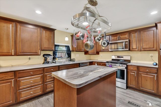 7077 Taylor Avenue, Temperance, MI 48182