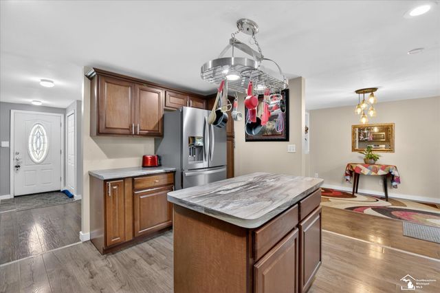 7077 Taylor Avenue, Temperance, MI 48182