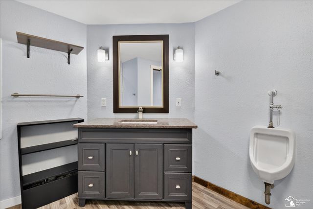 7077 Taylor Avenue, Temperance, MI 48182