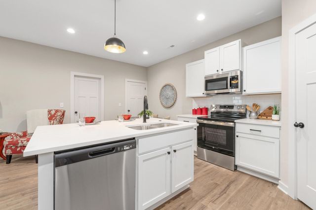 2869 S Cedar Crest Ct, Wichita, KS 67215
