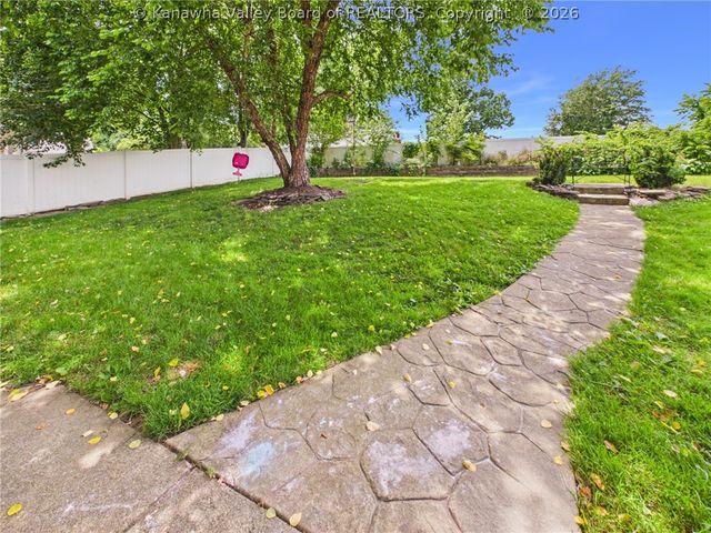 104 Candlewyck Drive, Hurricane, WV 25526