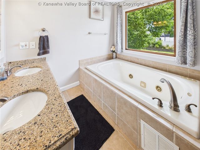 104 Candlewyck Drive, Hurricane, WV 25526