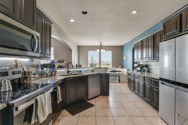 7829 N Humble Camp Road, Texas City, TX 77539