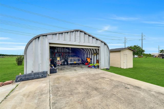 7829 N Humble Camp Road, Texas City, TX 77539