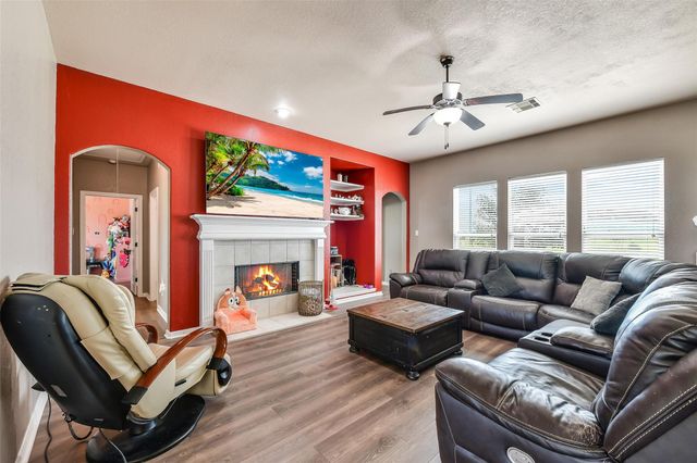 7829 N Humble Camp Road, Texas City, TX 77539