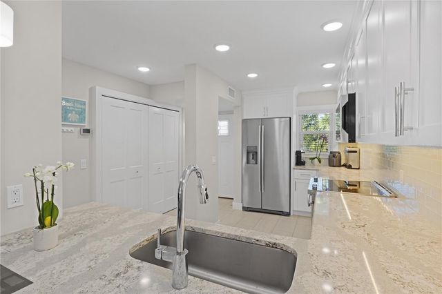 5608 GULF DRIVE 114, Holmes Beach, FL 34217