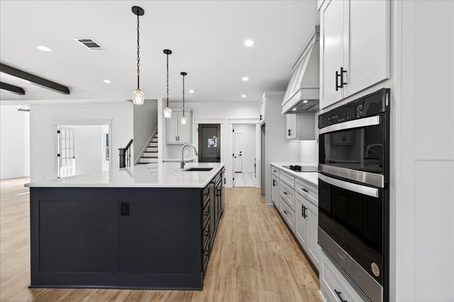 114 Castlewood Road, Enchanted Oaks, TX 75156