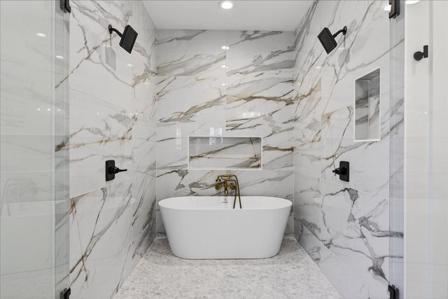 114 Castlewood Road, Enchanted Oaks, TX 75156