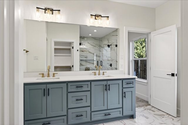 114 Castlewood Road, Enchanted Oaks, TX 75156