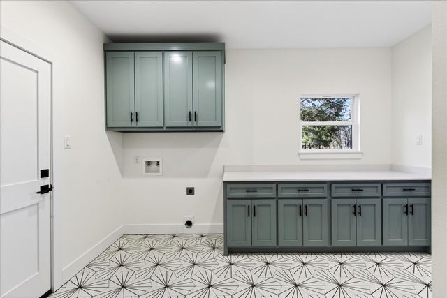 114 Castlewood Road, Enchanted Oaks, TX 75156