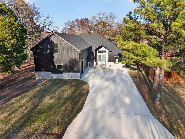 114 Castlewood Road, Enchanted Oaks, TX 75156