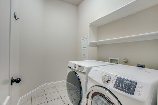 216 Florence Drive, Lewisville, TX 75056