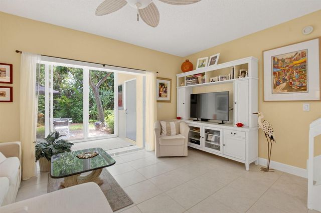 1041 Kokomo Key Lane, Delray Beach, FL 33483