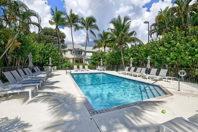 1041 Kokomo Key Lane, Delray Beach, FL 33483